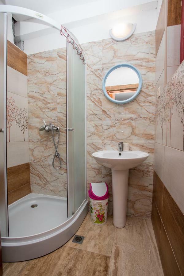 Guest House Zuber บุดวา ภายนอก รูปภาพ
